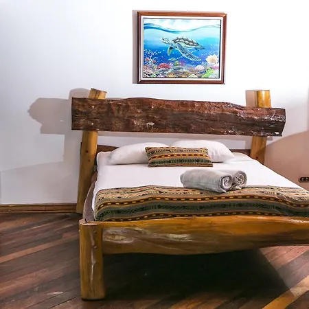 Hotel La Isla Inn Puerto Viejo de Talamanca Extérieur photo