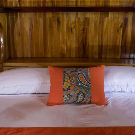 Hotel La Isla Inn Puerto Viejo de Talamanca Extérieur photo