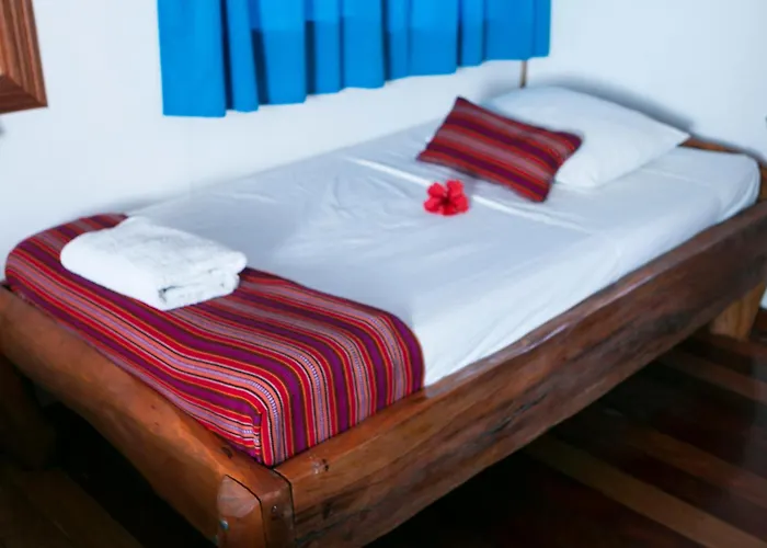 Hotel La Isla Inn